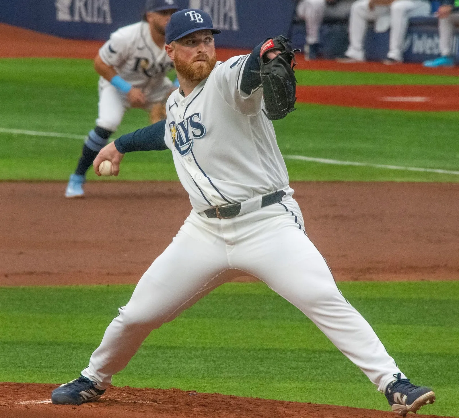 Drew Rasmussen ผู้ขว้างของ Tampa Bay Rays ในชุดสีขาวกำลังขว้างลูก ก่อน World Series 2026 เวลาไทย เกม 1